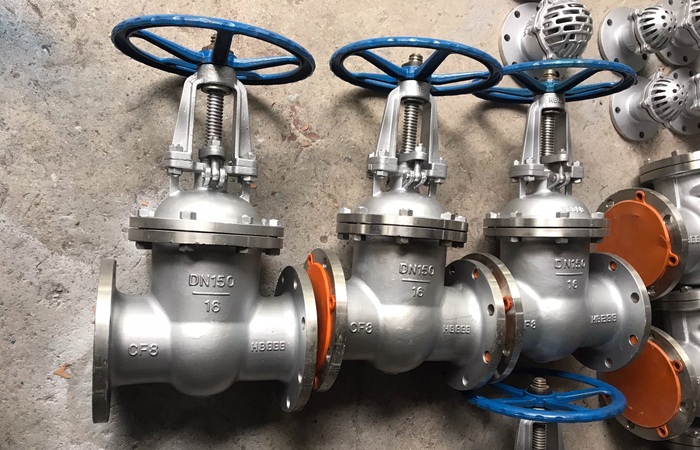 Van cổng inox 304